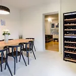 Luxury Castello With Pool & Sauna Near Old Town וילה